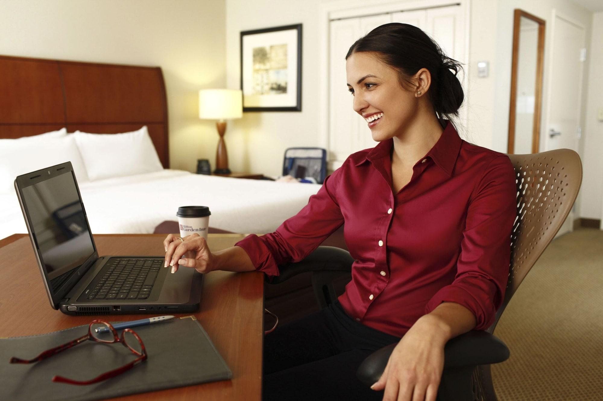 Hilton Garden Inn Alexandria Old Town National Harbor Экстерьер фото