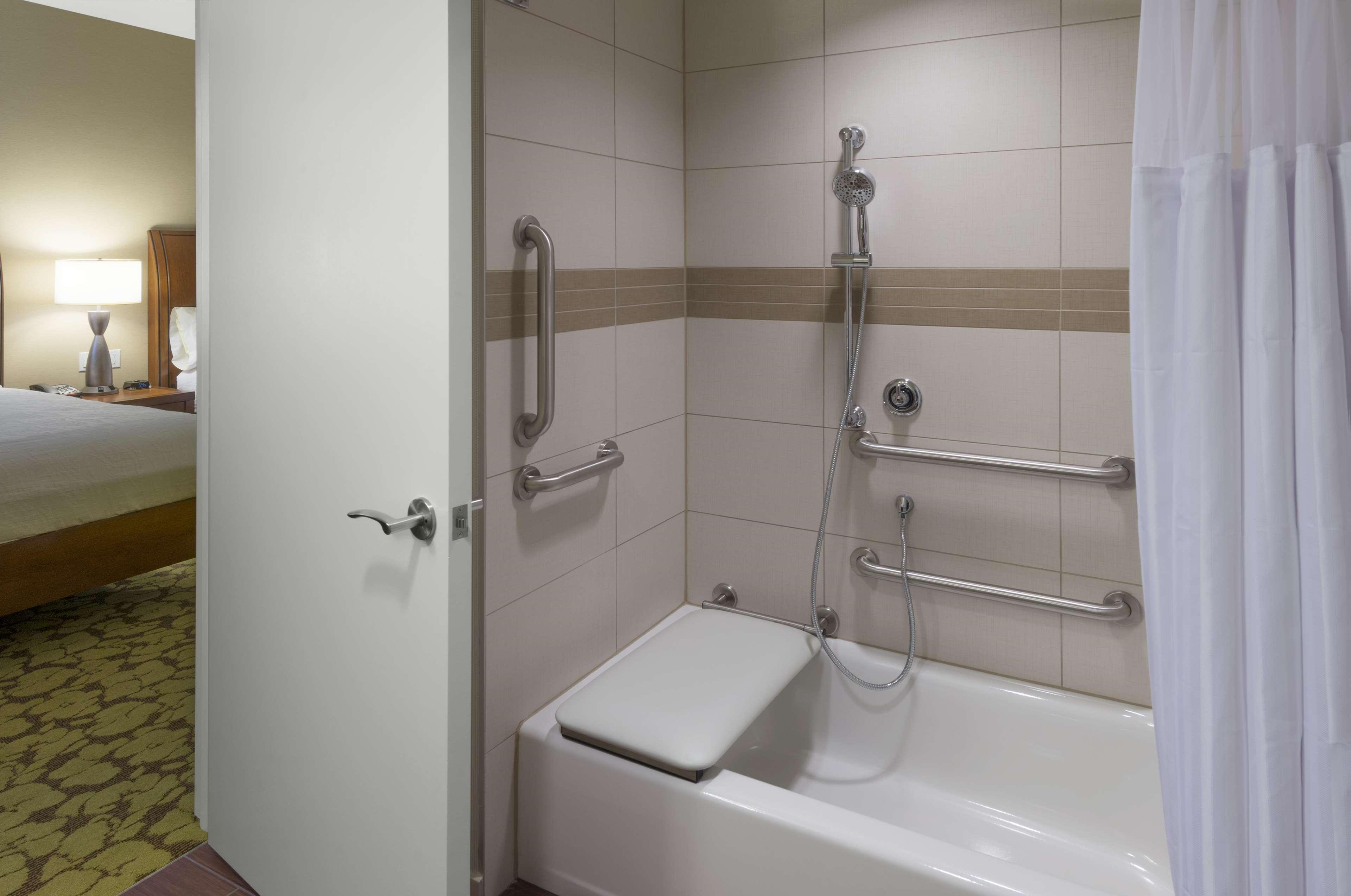 Hilton Garden Inn Alexandria Old Town National Harbor Экстерьер фото